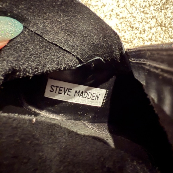 Steve Madden 3” Black Ankle Booties with Chunky Heel - Picture 4 of 4